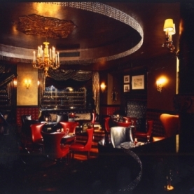 Tableaux Lounge（タブローズ ラウンジ）
